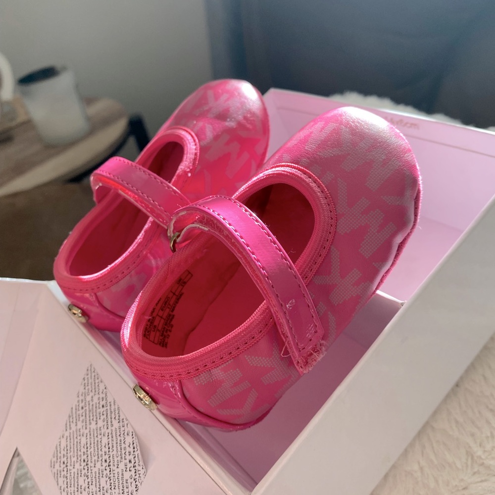 Michael KORS baby Mara Ari dress shoe. Size 2. Like new condition.